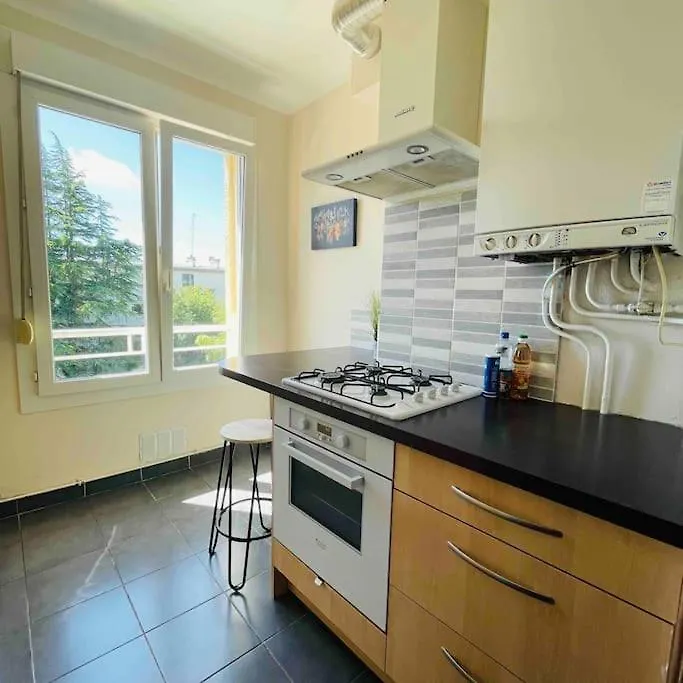 Charmant T2 tout équipé face à la gare Lorient Appartement